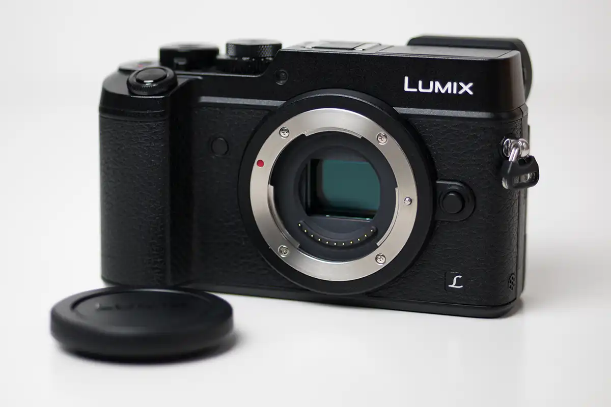Lumix camera with no lens sensor exposed